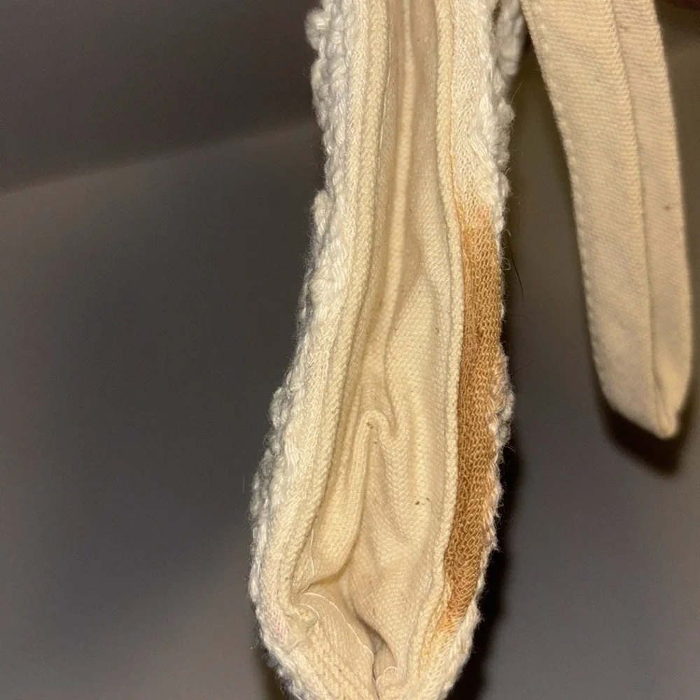 Handcrafted Woven Clutch in Cream and Brown Wood like Weave Design
Delicate ❤️ - Picture 8 of 12
